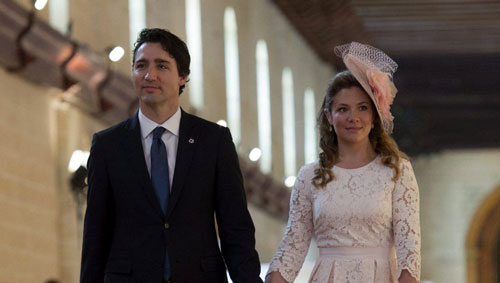 Kanada-Başbakanı-Justin-ve-Sophie-Trudeau-korona-olan-ünlüler