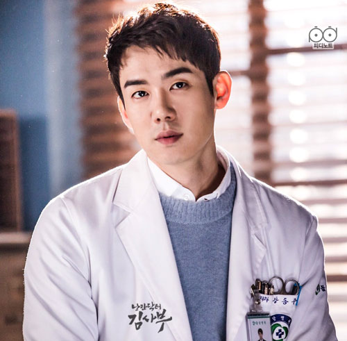 Yoo-Yeon-seok--Dr-Romantic-Kang-Dong-joo-kimdir-nasıl-bir-karakter